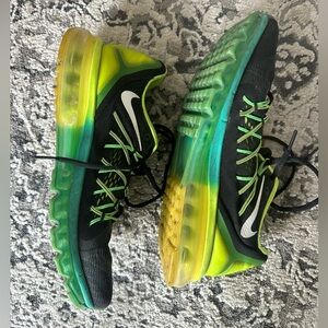 Men’s hardly worn green and yellow Nike air max sneakers. Size 10.5